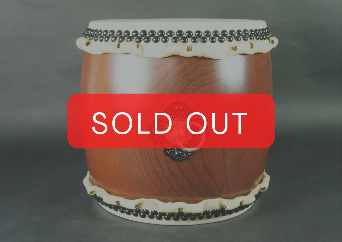 小路楽器店 和太鼓 宮太鼓 長胴太鼓 刳り貫き欅胴 耳有り 打面約1尺4寸 小路楽器店 和太鼓 宮太鼓 長胴太鼓 刳り貫き欅胴 耳有り 打面約1尺4寸